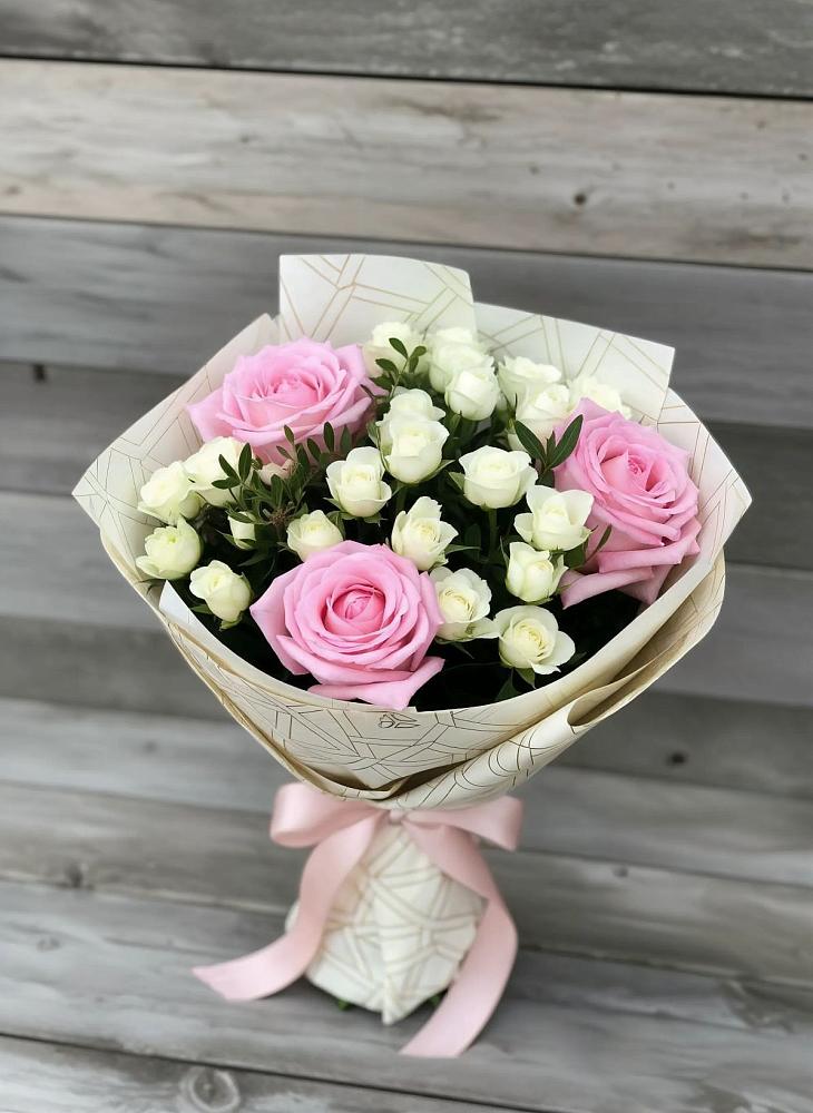 Букет цветов из: Розы в Красной Поляне Краснодарского края