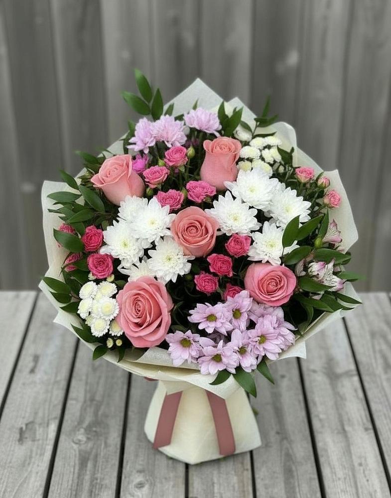 Букет цветов из: Альстромерии, Гвоздики, Розы и Хризантемы в Красной Поляне Краснодарского края