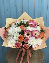 Букет цветов из:  Розы, Герберы и Хризантемы в Красной Поляне Краснодарского края