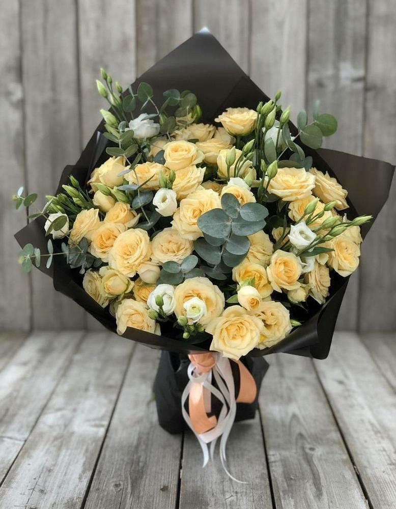 Букет цветов из: Розы и Лизиантусы в Красной Поляне Краснодарского края