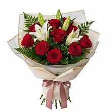 Букет цветов из:  Лилии и Розы в Красной Поляне Краснодарского края