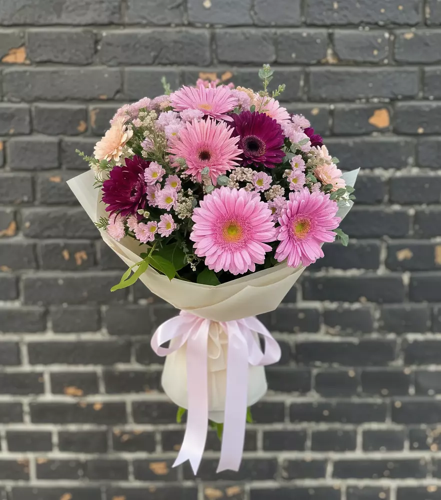 Букет цветов из: Герберы и Хризантемы в Красной Поляне Краснодарского края