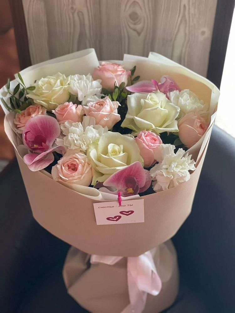 Букет цветов из: Орхидеи, Розы и Гвоздики в Красной Поляне Краснодарского края