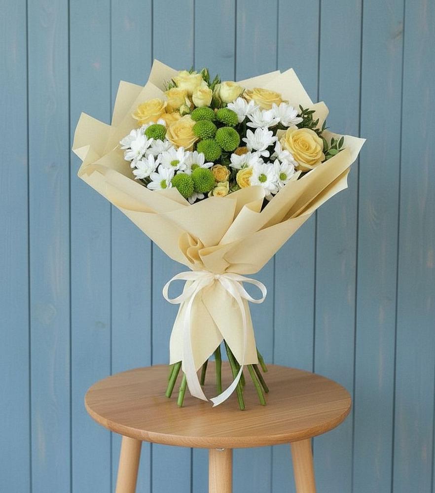 Букет цветов из: Хризантемы и Розы в Красной Поляне Краснодарского края