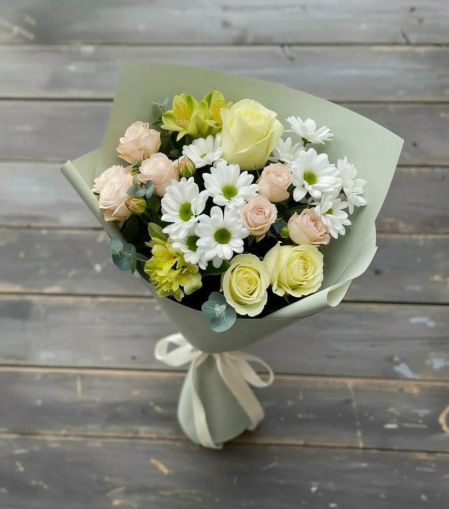Букет цветов из: Альстромерии, Розы и Хризантемы в Красной Поляне Краснодарского края