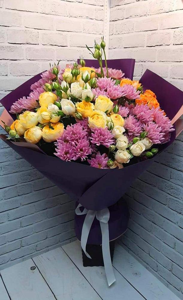 Букет цветов из: Хризантемы и Розы в Красной Поляне Краснодарского края