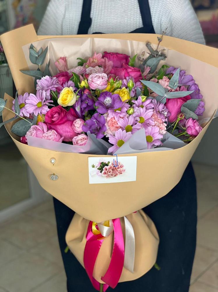 Букет цветов из: Хризантемы, Гвоздики и Альстромерии в Красной Поляне Краснодарского края