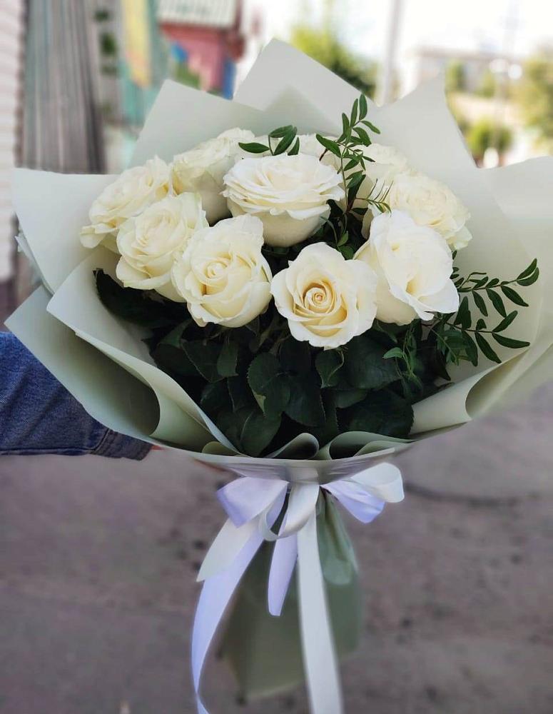 Букет Белые розы Проуд в Красной Поляне Краснодарского края