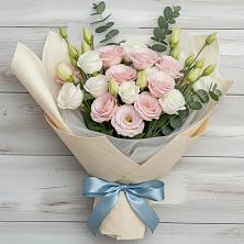 Букет цветов из:  Лизиантусы в Красной Поляне Краснодарского края