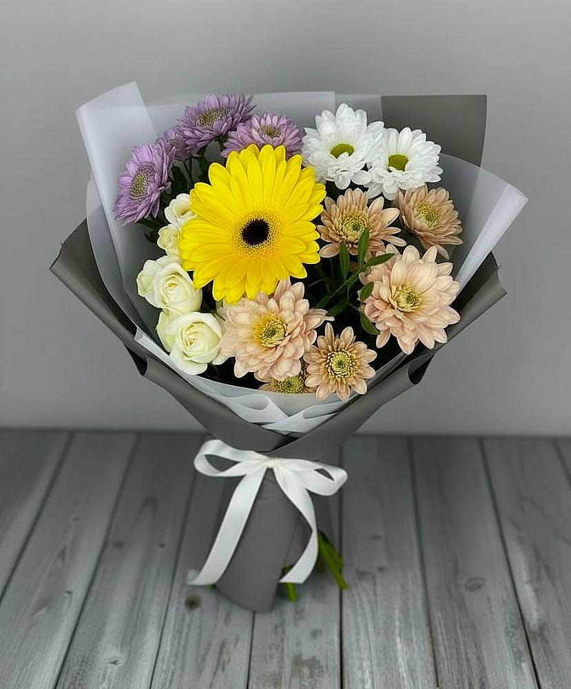 Букет цветов из: Розы, Герберы и Хризантемы в Красной Поляне Краснодарского края