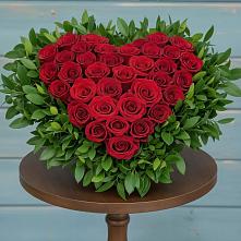 Цветочная композиция из Розы в виде сердца в Красной Поляне Краснодарского края