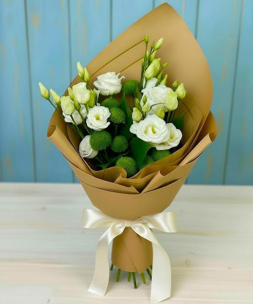 Букет цветов из: Хризантемы и Лизиантусы в Красной Поляне Краснодарского края