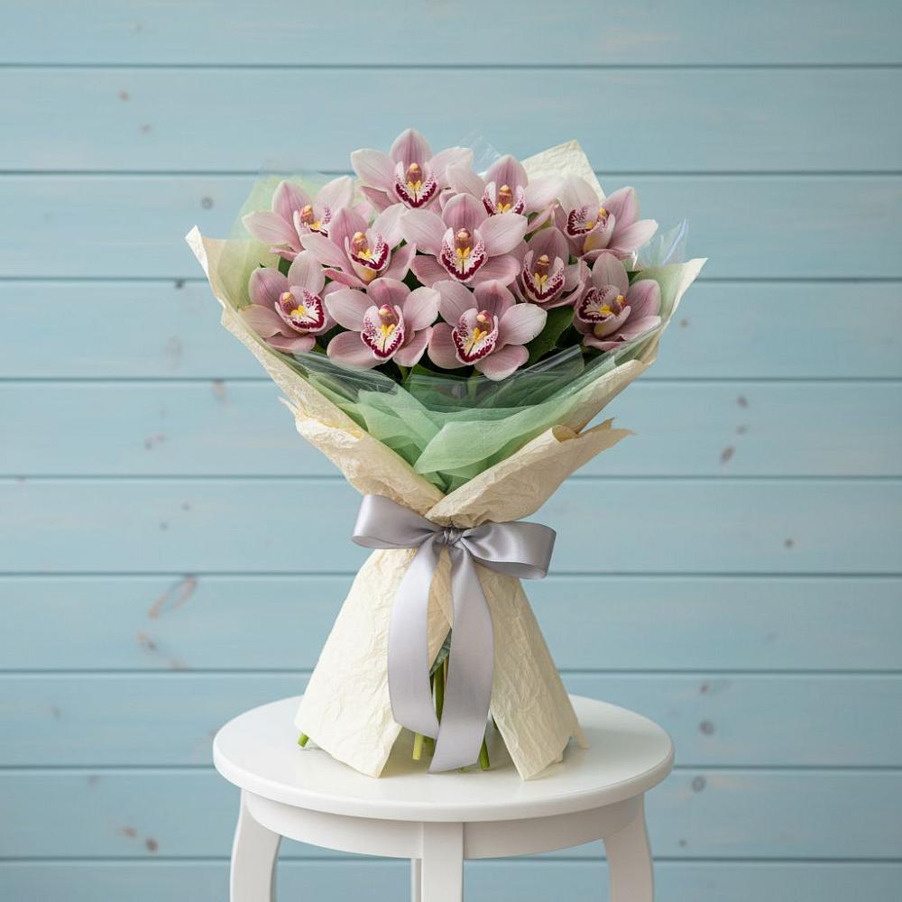 Букет цветов из: Орхидеи и Розы в Красной Поляне Краснодарского края