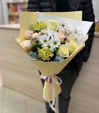 Букет цветов из:  Альстромерии, Розы и Хризантемы в Красной Поляне Краснодарского края