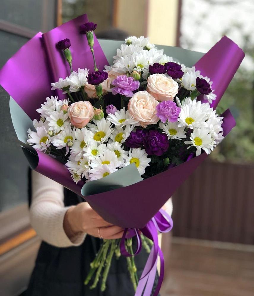 Букет цветов из: Хризантемы, Гвоздики и Розы в Красной Поляне Краснодарского края