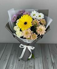 Букет цветов из:  Розы, Герберы и Хризантемы в Красной Поляне Краснодарского края