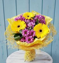 Букет цветов из:  Хризантемы и Герберы в Красной Поляне Краснодарского края