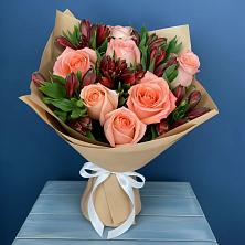 Букет цветов из:  Розы и Альстромерии в Красной Поляне Краснодарского края