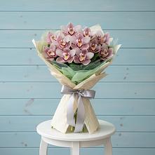 Букет цветов из:  Орхидеи и Розы в Красной Поляне Краснодарского края