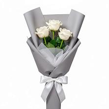 Букет 3 белые розы в Красной Поляне Краснодарского края