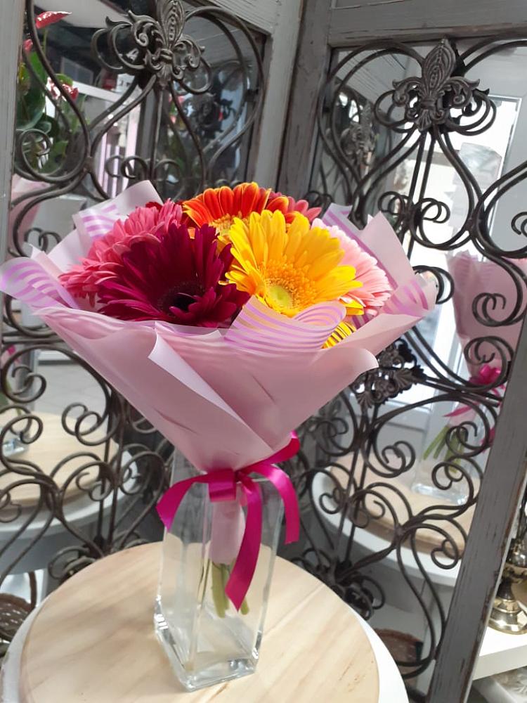 Букет цветов из: Герберы в Красной Поляне Краснодарского края