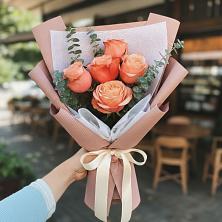 Букет цветов из:  Розы в Красной Поляне Краснодарского края
