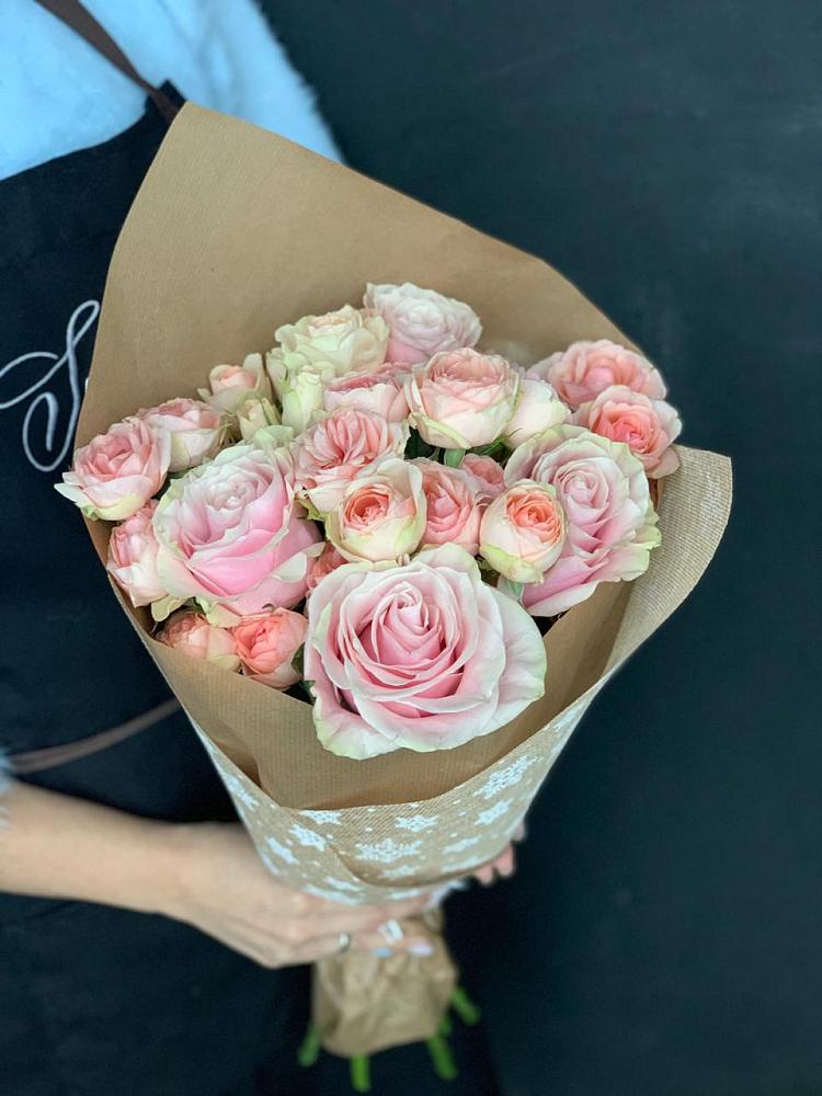 Букет цветов из: Хризантемы и Розы в Красной Поляне Краснодарского края