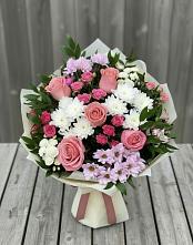 Букет цветов из:  Альстромерии, Гвоздики, Розы и Хризантемы в Красной Поляне Краснодарского края