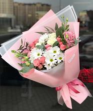 Букет цветов из:  Розы, Лизиантусы и Хризантемы в Красной Поляне Краснодарского края