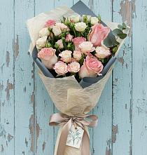 Букет цветов из:  Розы в Красной Поляне Краснодарского края
