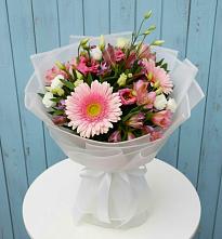 Букет цветов из:  Герберы, Альстромерии и Лизиантусы в Красной Поляне Краснодарского края