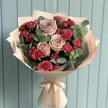 Букет цветов из:  Гвоздики и Розы в Красной Поляне Краснодарского края
