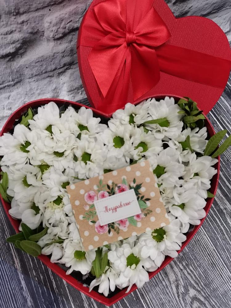 Цветочная композиция из Хризантемы в виде сердца в Красной Поляне Краснодарского края