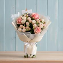 Букет цветов из:  Розы в Красной Поляне Краснодарского края