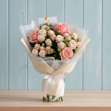 Букет цветов из:  Розы в Красной Поляне Краснодарского края
