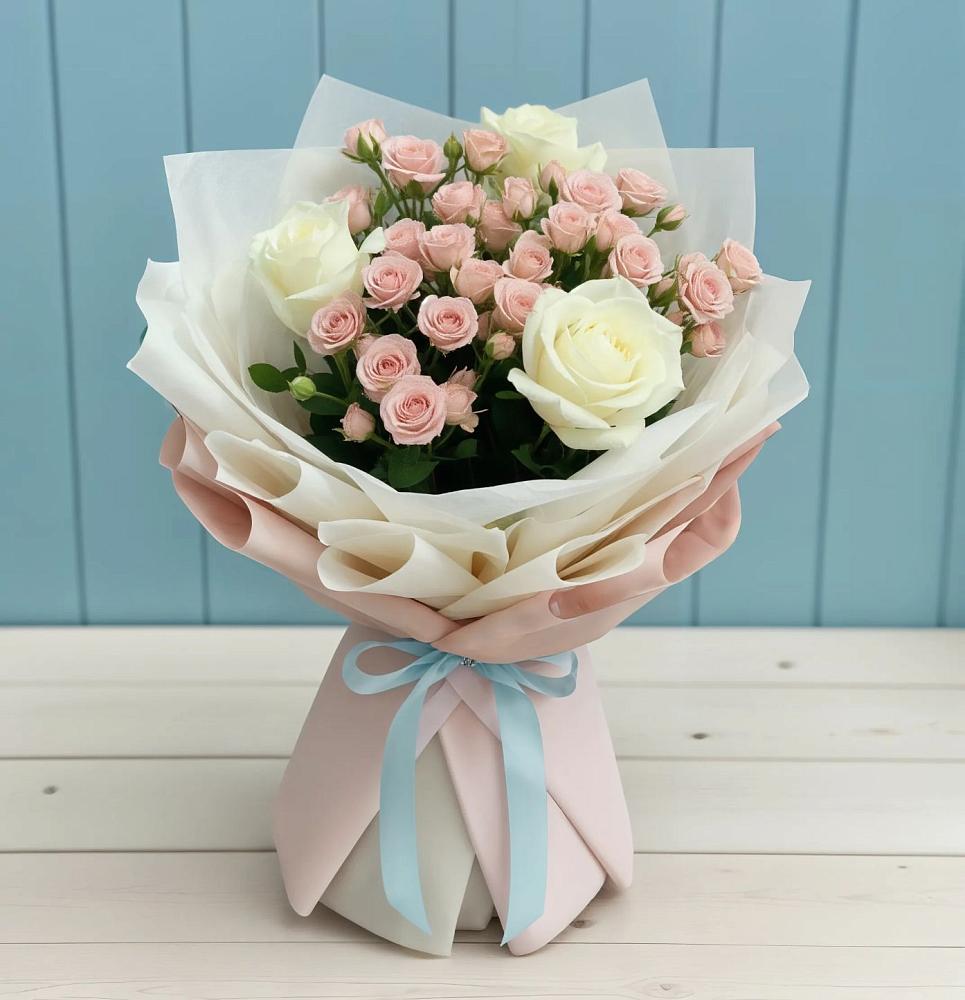 Букет цветов из: Розы в Красной Поляне Краснодарского края