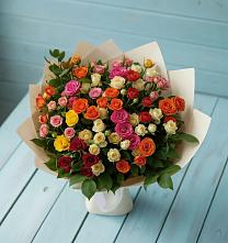 Букет Микс из разноцветных кустовых роз в Красной Поляне Краснодарского края