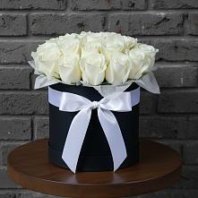 Цветочная композиция из Розы в шляпной коробке в Красной Поляне Краснодарского края